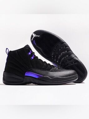 Jordan 12 Retro Sneakers
Black & Dark Concord Colorway